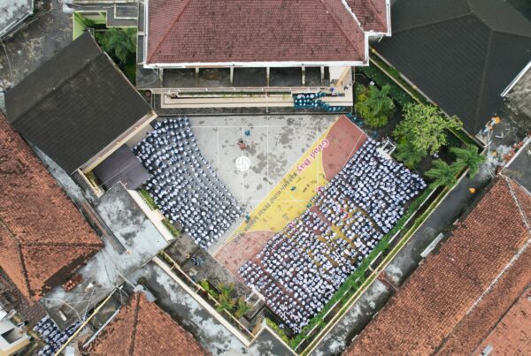 11.065 ORANG MENYANYIKAN MARS BNN ANTI NARKOBA DI KOTA YOGYAKARTA