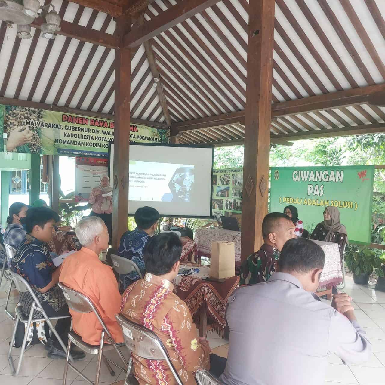 Rapat Koordinasi Pelaksanaan Program Ketahanan Keluarga Anti Narkoba Kelurahan Giwangan Rapat Koordinasi Pelaksanaan Program Ketahanan Keluarga Anti Narkoba Kelurahan Giwangan